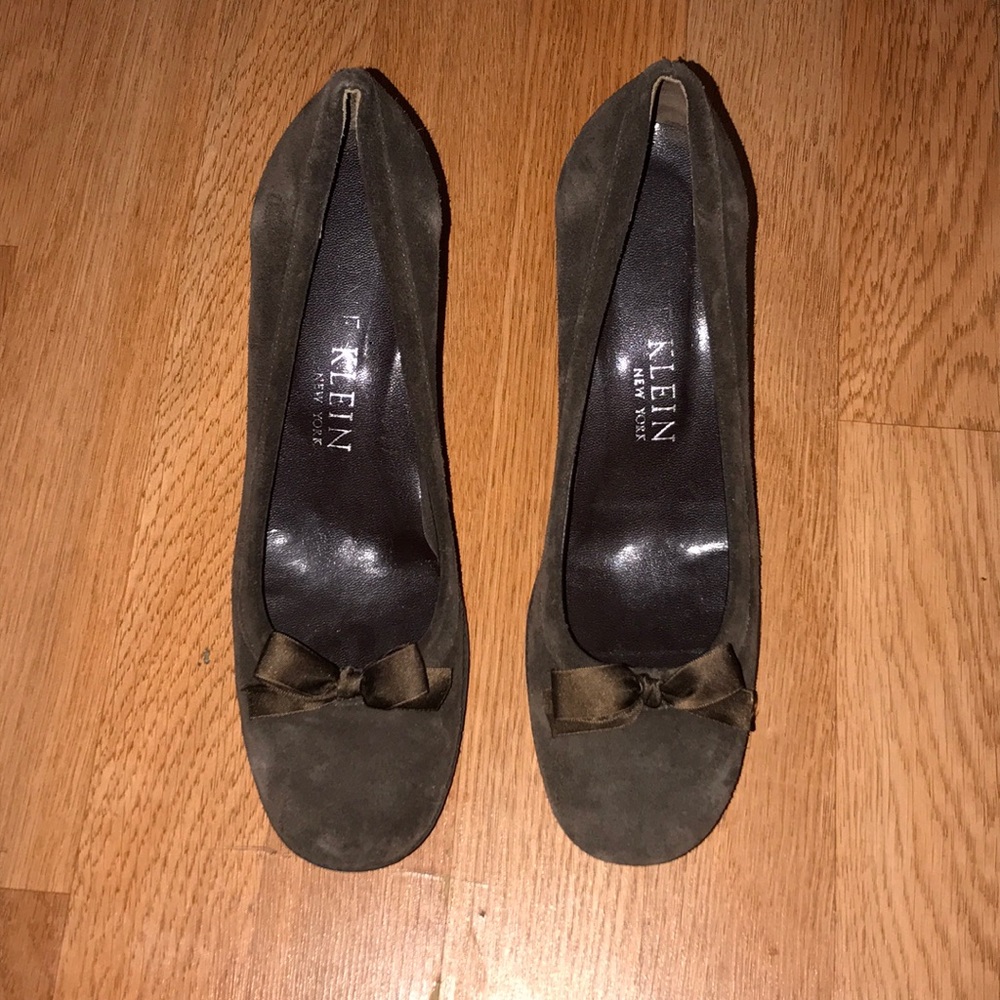 Ann Klein Brown Suede Shoe